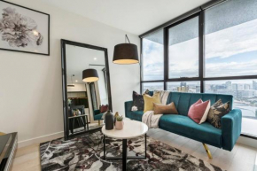 Stylish Southbank Apt Sweeping Bay & City Views